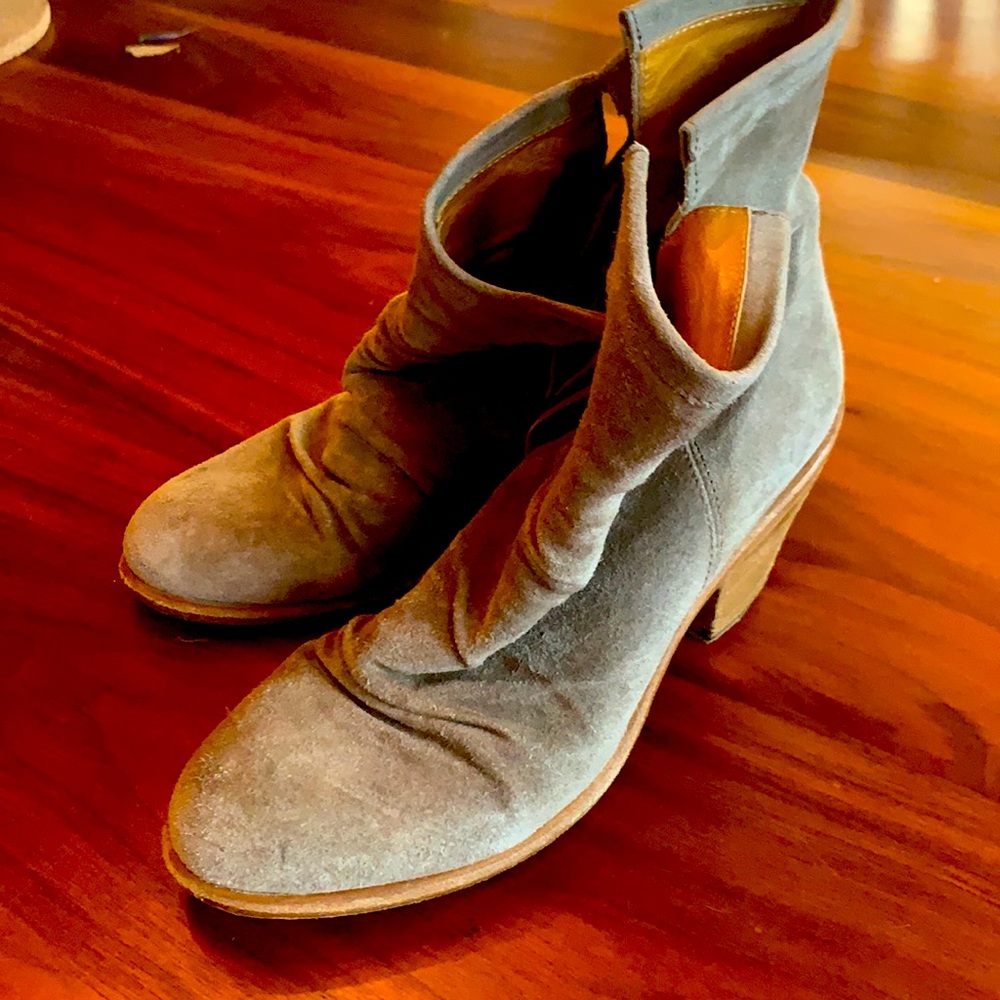 Fiorentini and Baker suede ankle boots. - Picture 1 of 4